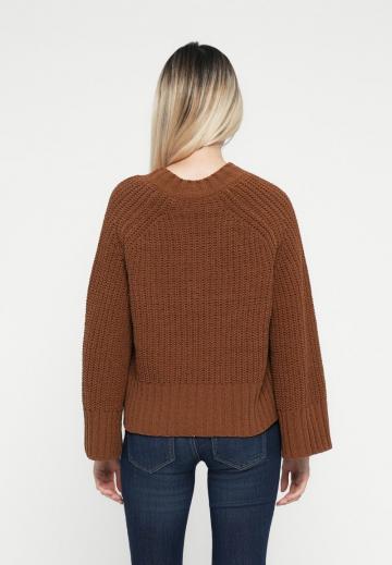 Пуловер с вырезом V