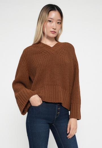 Пуловер с вырезом V