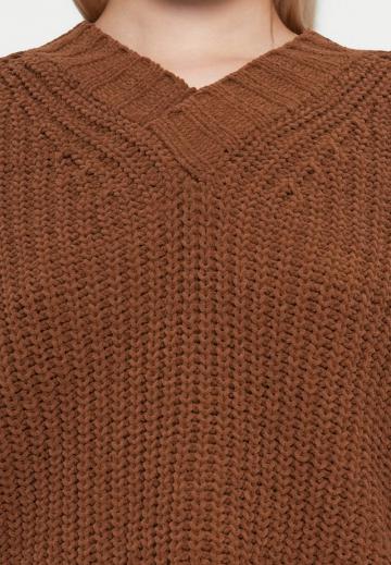 Пуловер с вырезом V