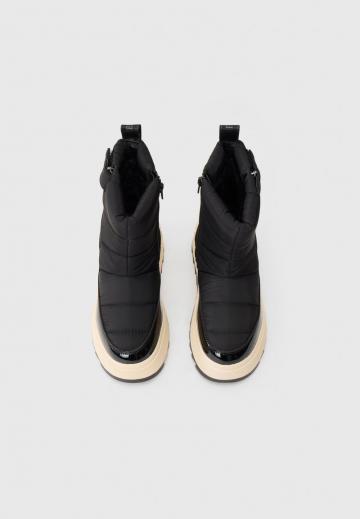 Сапожки на танкетке