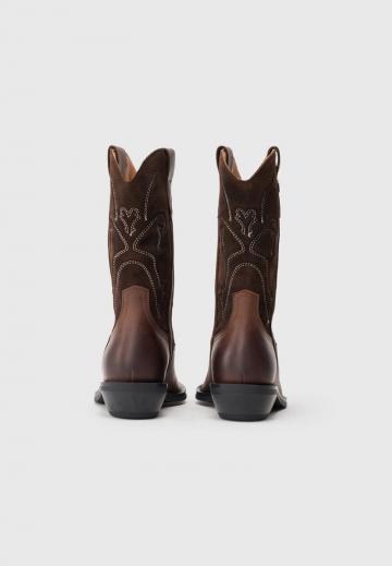 Ковбойские сапоги