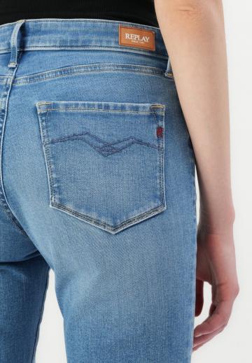 Прямые джинсы