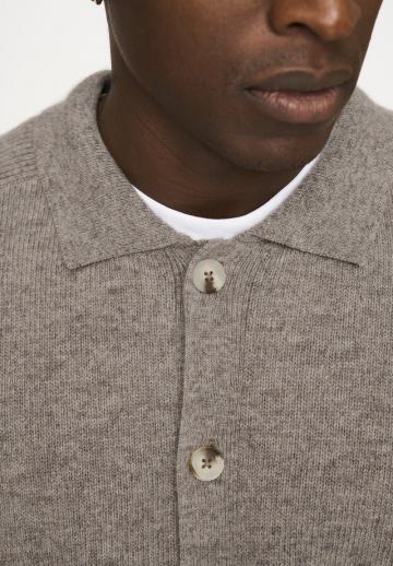 Вязаная кофта