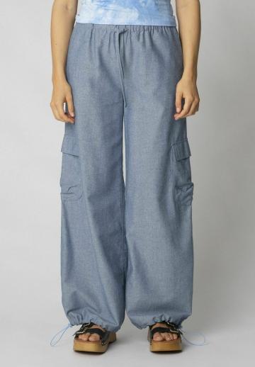 Брюки с накладными карманами