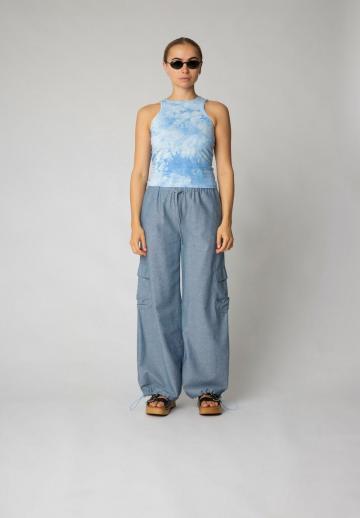 Брюки с накладными карманами