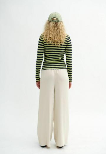 Пуловер в полоску