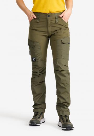 Брюки с накладными карманами