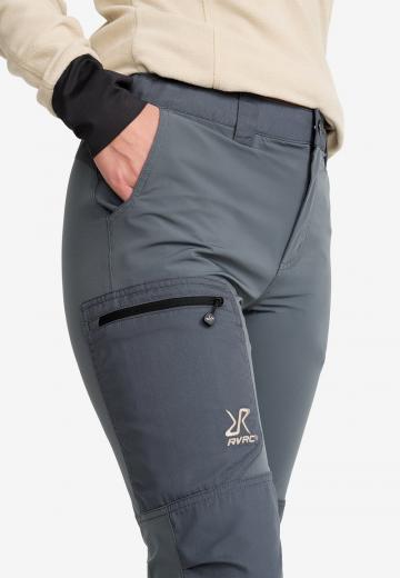 Брюки с накладными карманами