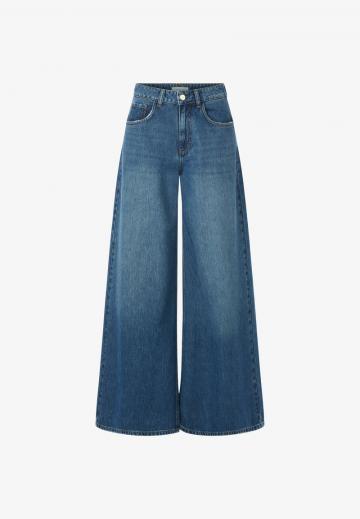 Клешеные джинсы