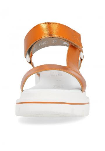 Босоножки на танкетке