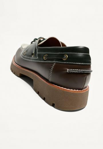 Ботинки на шнуровке