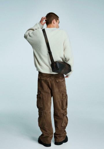 Брюки с накладными карманами