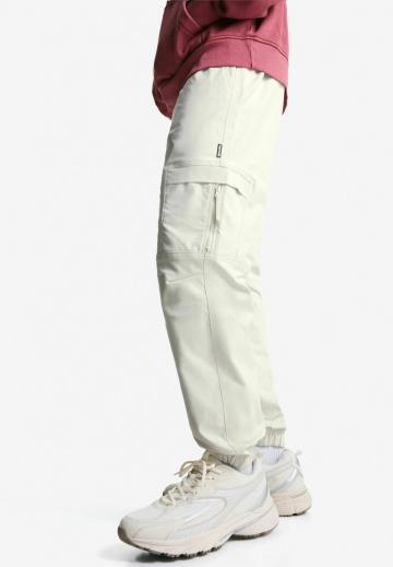 Брюки с накладными карманами