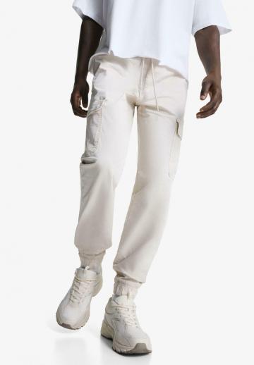 Брюки с накладными карманами