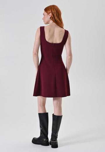 Короткое платье