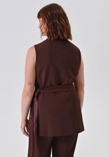 Длинный жилет