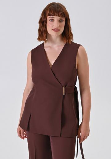 Длинный жилет