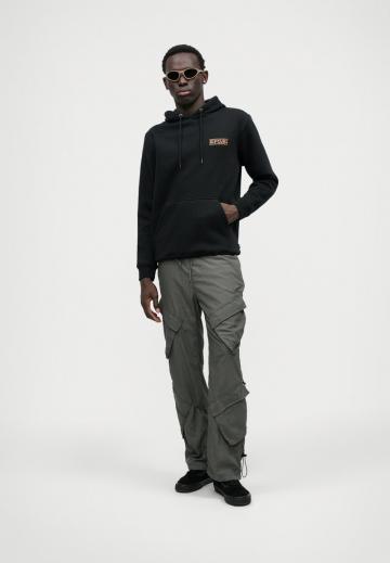 Пуловер с капюшоном