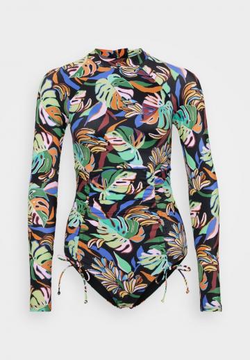 Слитный купальник