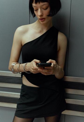 Блузка без рукавов