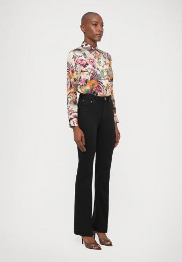 Клешеные джинсы