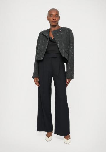 Короткая куртка