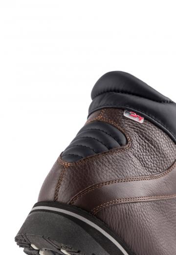 Походные кроссовки