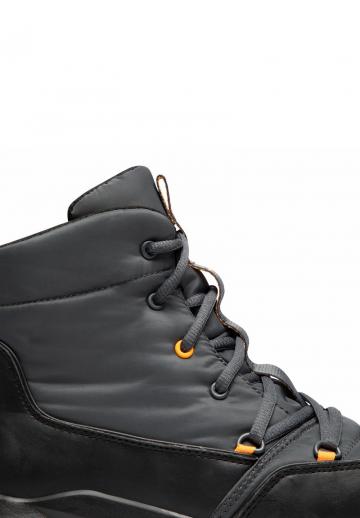 Ботинки на шнуровке