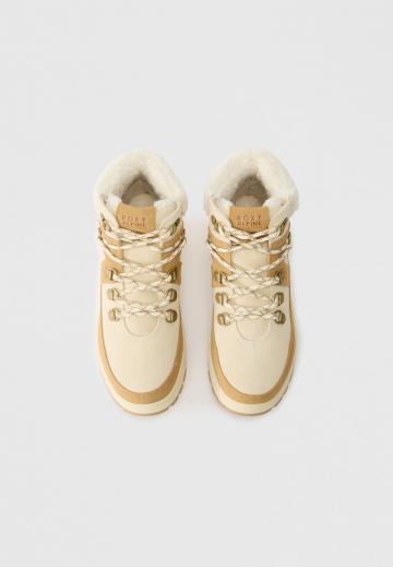 Сапожки на танкетке