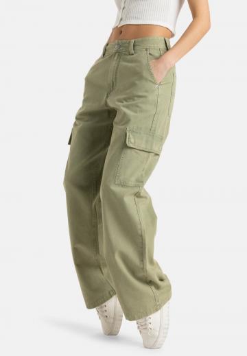 Брюки с накладными карманами
