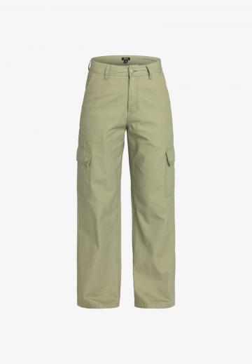 Брюки с накладными карманами