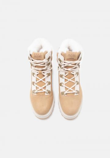 Ботинки на шнуровке