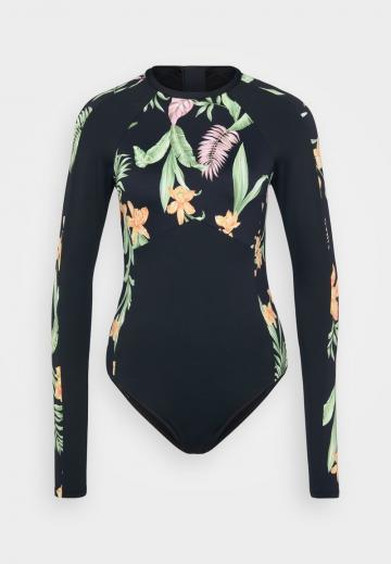 Слитный купальник