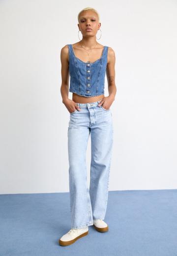 Прямые джинсы