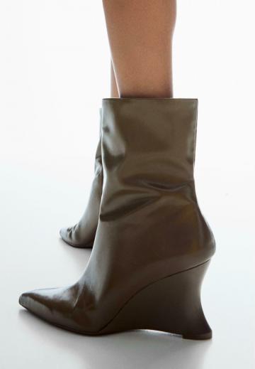 Сапожки на танкетке