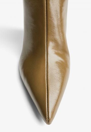 Сапожки на танкетке