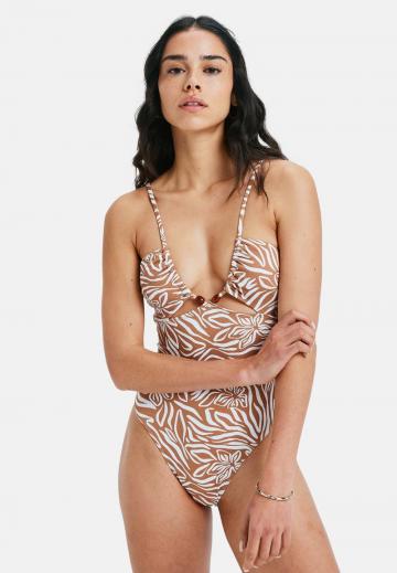 Слитный купальник