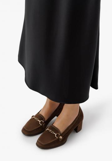 Туфли с высоким носом