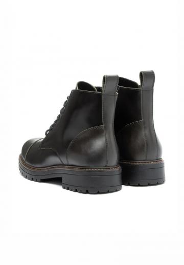 Ботинки на шнуровке