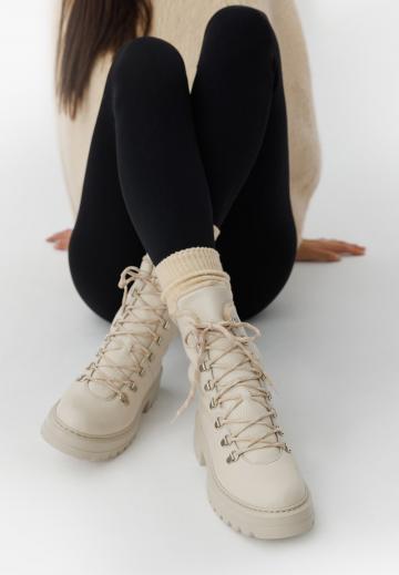 Ботинки на шнуровке