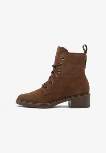 Ботинки на шнуровке