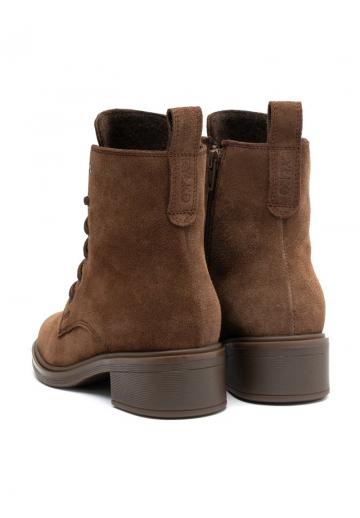 Ботинки на шнуровке