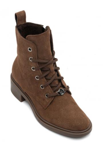 Ботинки на шнуровке