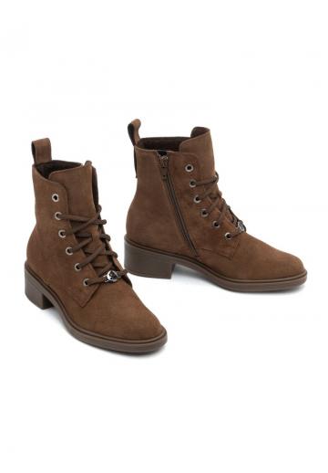 Ботинки на шнуровке