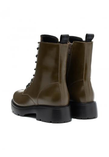 Ботинки на шнуровке