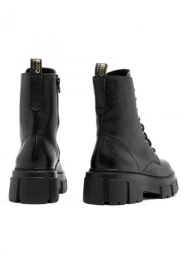 Ботинки на шнуровке