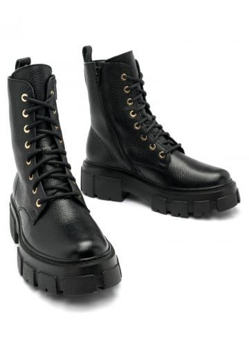Ботинки на шнуровке