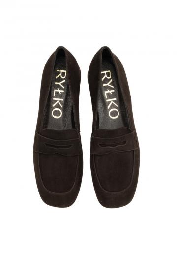 Туфли с высоким носом