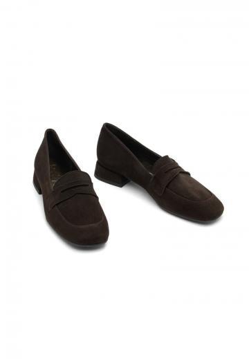 Туфли с высоким носом