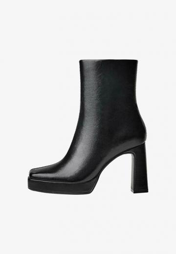 Полусапожки на высоком каблуке